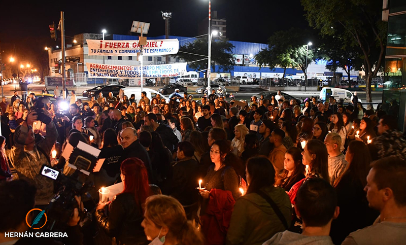 Familiares y amigos de la joven baleada en Parque del Mercado realizaron un abrazo solidario