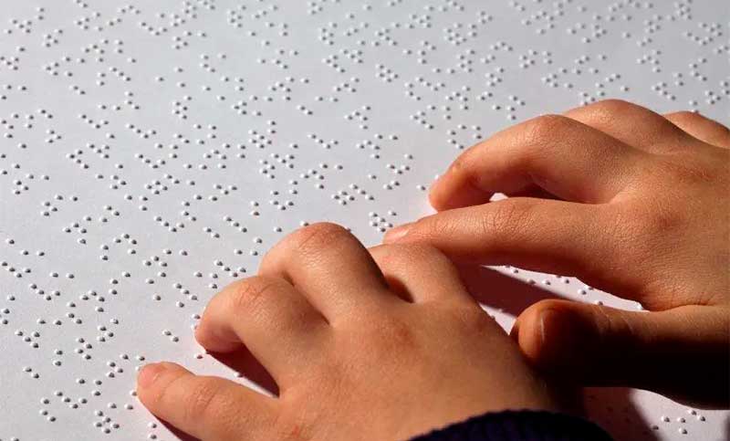 Detenidos de Sierra Chica transcribieron cuentos en Braille y los donaron a una escuela especial