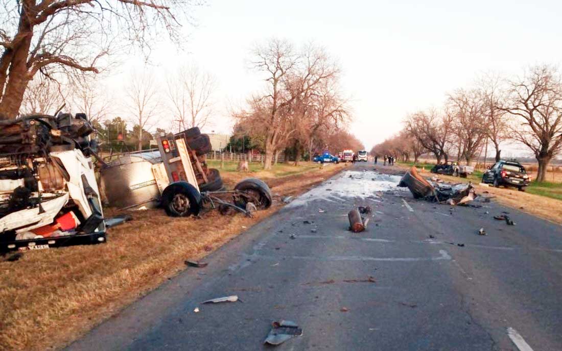 Fatal accidente: un conductor falleció al chocar contra un camión