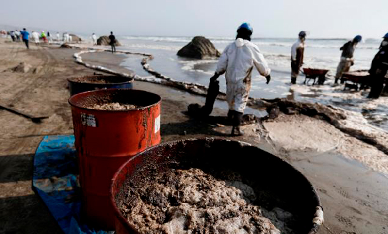 Perú multó a la petrolera española Repsol por el derrame de crudo en su costa