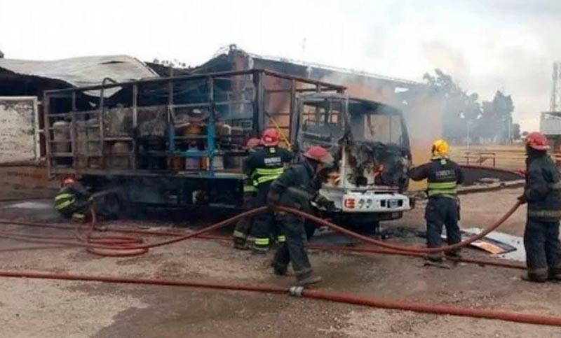 Córdoba: incendio de un camión provocó explosión en una planta de gas