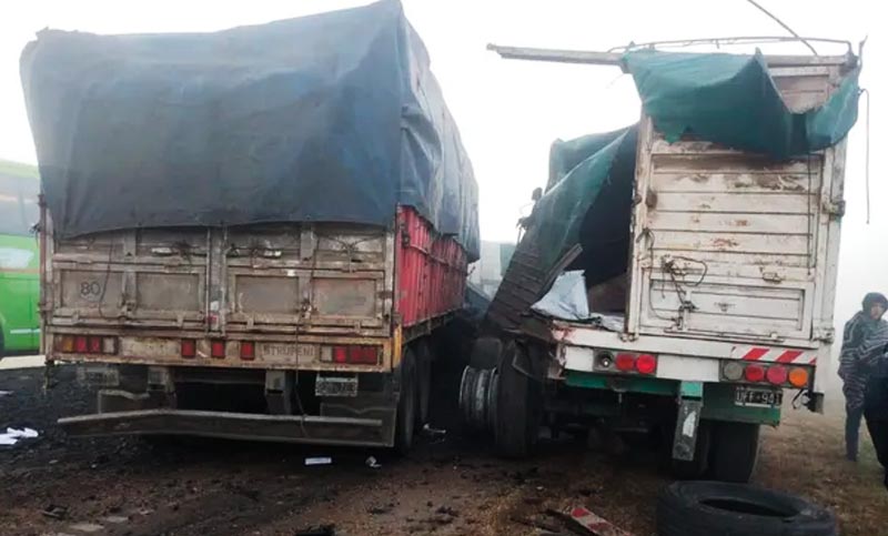 Humo y niebla, un combo fatal que se cobró dos vidas en la autopista a Buenos Aires