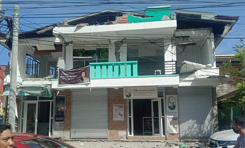 Al menos tres muertos tras un fuerte terremoto en Filipinas