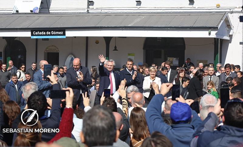Fernández inauguró oficialmente el tren Rosario-Cañada de Gómez