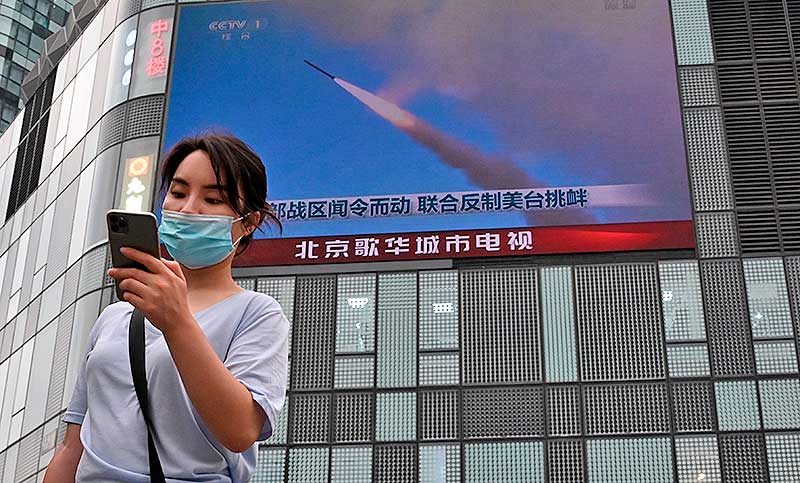 Taiwán acusa a China de traspasar con misiles, buques y aviones la histórica línea divisoria común