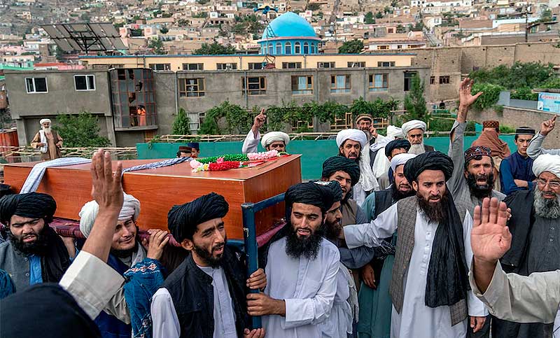 Mueren 21 personas en un ataque con bomba contra una mezquita en Afganistán