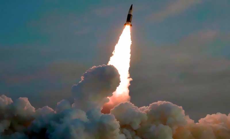 Corea del Norte dispara dos misiles en una nueva prueba de armamentos