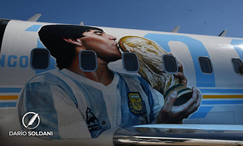 Llegó a Rosario “Tango D1OS”: un avión que homenajea a Maradona