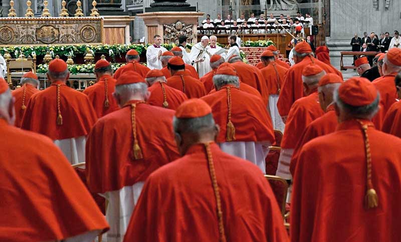 El Papa inició la reunión de dos días con cardenales de todo el mundo