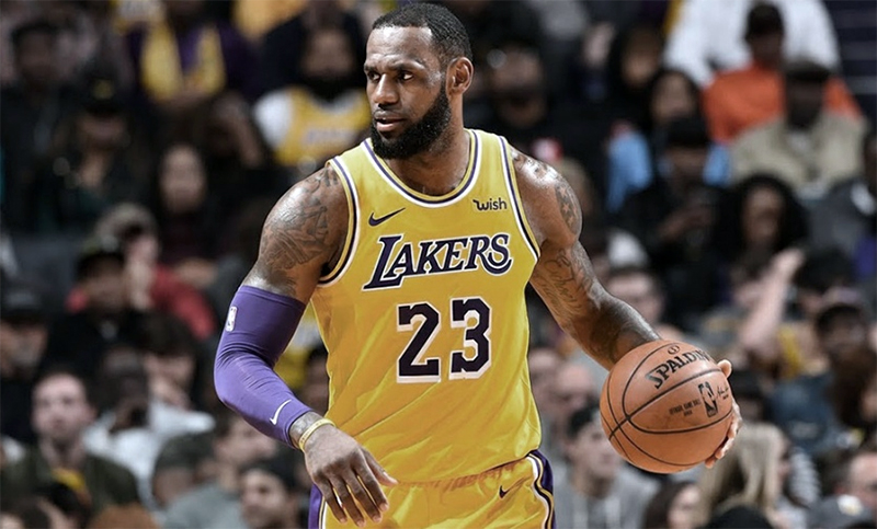 LeBron James renovó por dos años con Los Ángeles Lakers