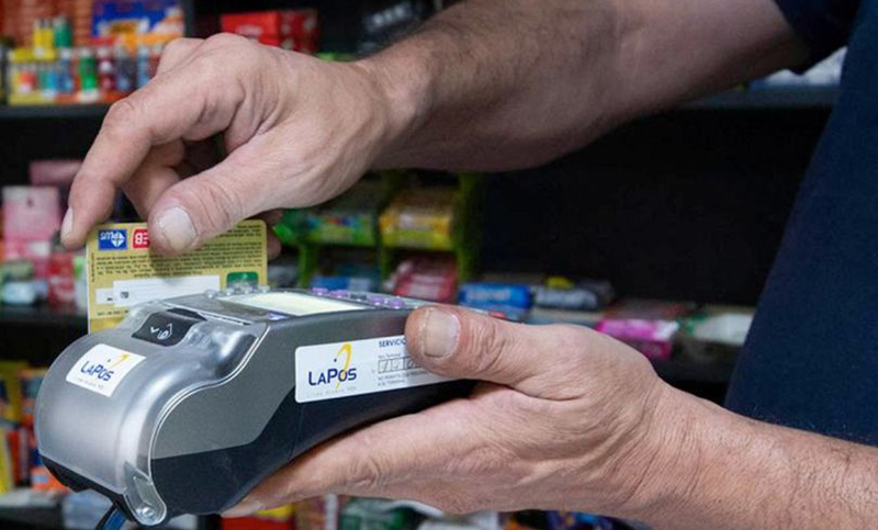 El pago con tarjeta de crédito en supermercados es la modalidad elegida por los argentinos