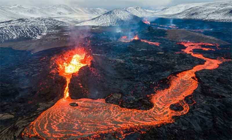 Una serie de terremotos golpea una región volcánica de Islandia y eleva el riesgo de posibles erupciones