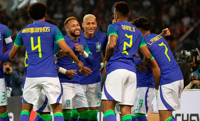 Brasil goleó a Túnez y Neymar quedó cerca de un récord de Pelé