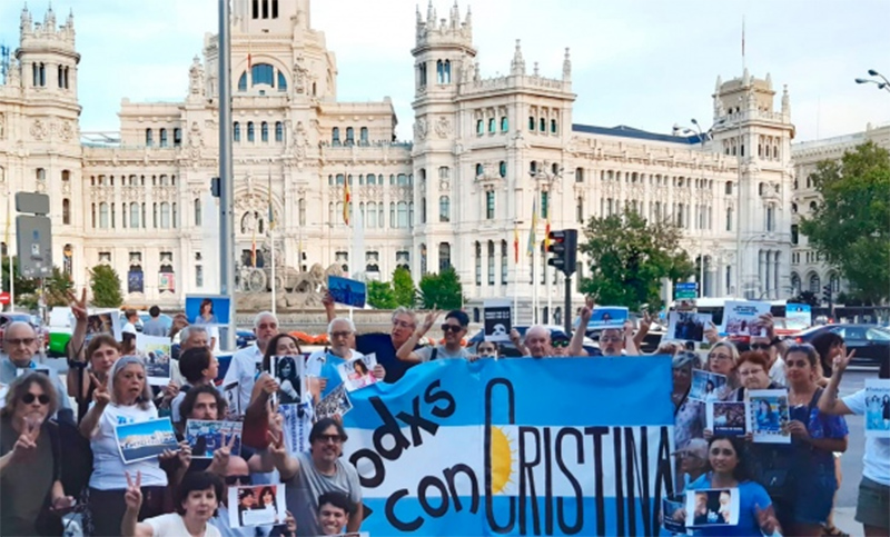 Argentinos que residen en Europa movilizan en repudio al atentado contra Cristina