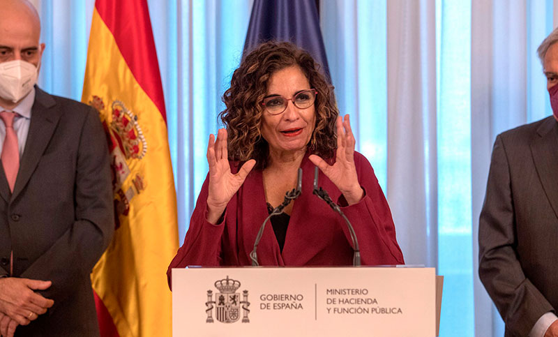 Gobierno español reduce impuestos a salarios bajos y crea tributo «solidario» para grandes fortunas