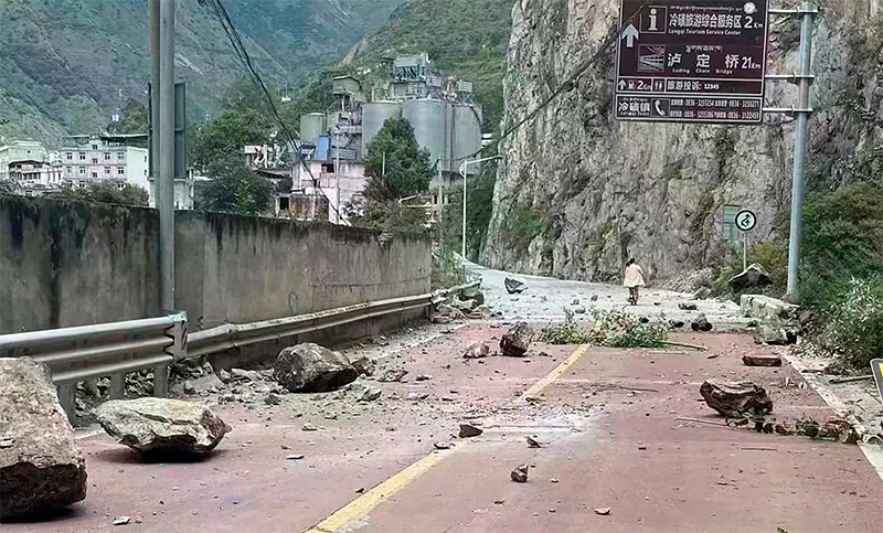 Un fuerte sismo en el suroeste de China provocó la muerte de 30 personas