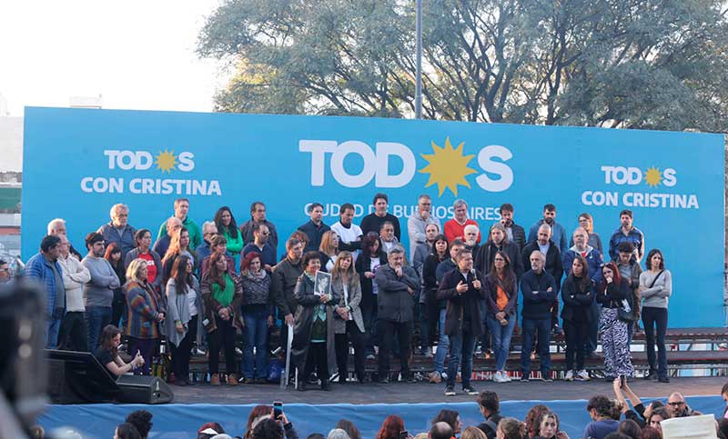 Dirigentes del FdT respaldaron a Cristina Fernández con un acto en Capital Federal