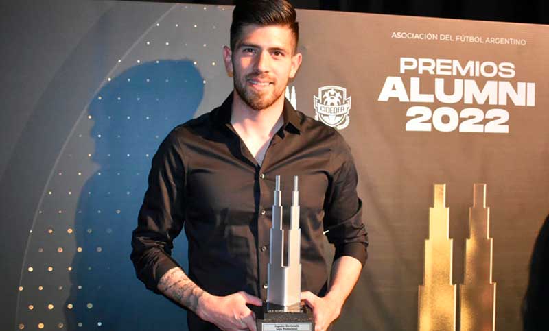 Rossi fue elegido como el mejor futbolista del año en Argentina