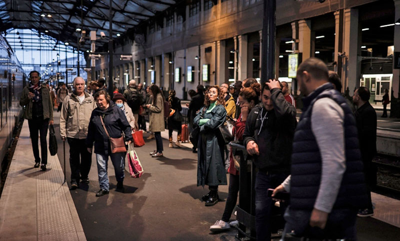 La huelga general que acontece en Francia produjo un fuerte impacto en el transporte público