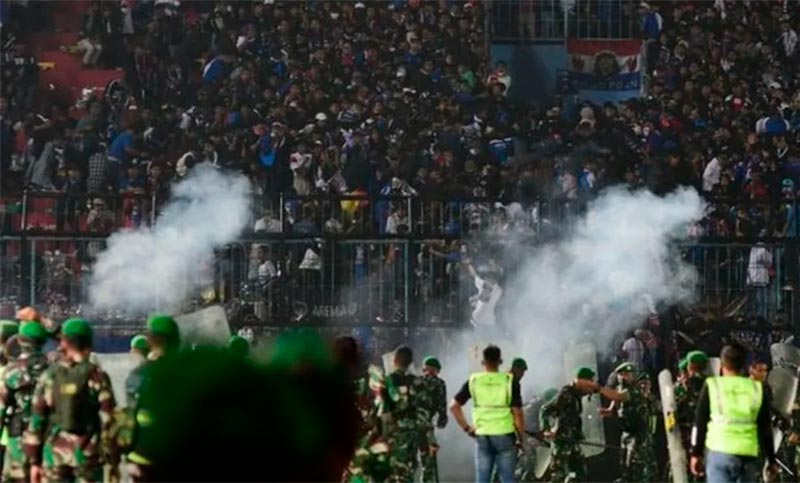 Indonesia: al menos 174 muertos en una estampida humana registrada en un partido de fútbol