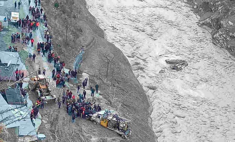 Al menos 19 muertos tras una avalancha que atrapó a un grupo de alpinistas en el Himalaya