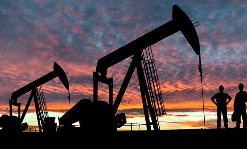 Las bolsas internacionales registran altibajos y el petróleo opera en alza