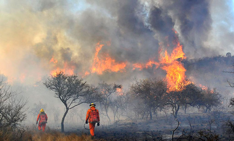 Cinco provincias registran incendios activos en el país