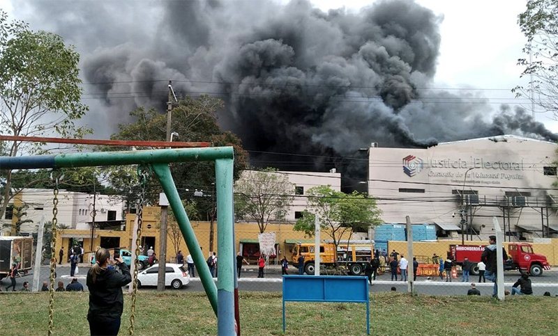 Incendio en la sede de la Justicia Electoral de Paraguay: la oposición pide investigación imparcial