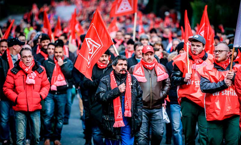 Metalúrgicos alemanes inician huelga en reclamo de aumento salarial