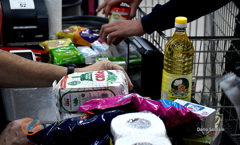 Con el objetivo de bajar la inflación, el Gobierno busca fijar precios de más de mil productos