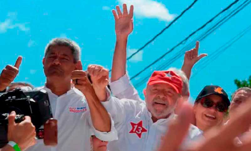 Una multitud acompaña a Lula Da Silva en la populosa ciudad de San Pablo que se tiñó de rojo