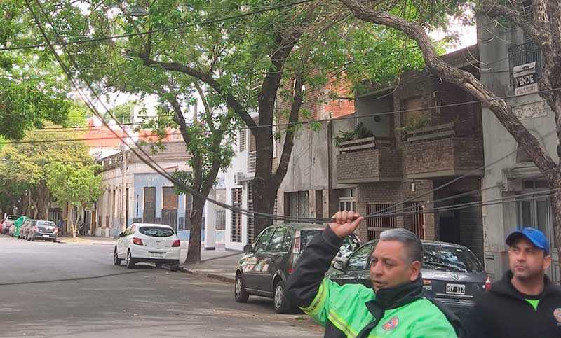 Árboles caídos  y columnas dañadas: lo que dejó el fuerte temporal de viento en Rosario