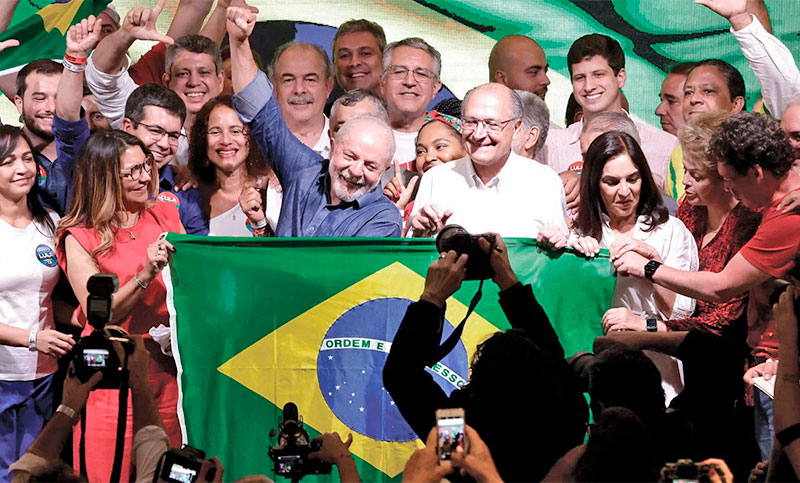 Gremios locales celebraron el triunfo de Lula en Brasil