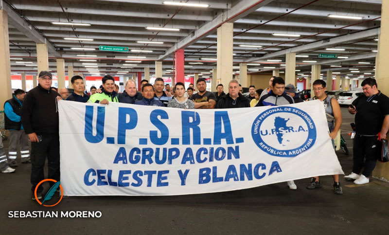 Upsra se manifestó en el Portal Rosario shopping contra el despido de 14 trabajadores