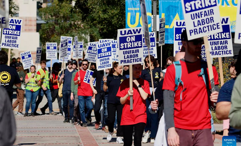 Unos 48.000 trabajadores de la Universidad de California paran por mejoras salariales y beneficios