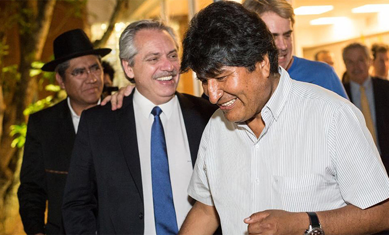 Fernández llega a Santa Fe para participar de la Feria del Libro Nacional y Popular junto a Evo Morales