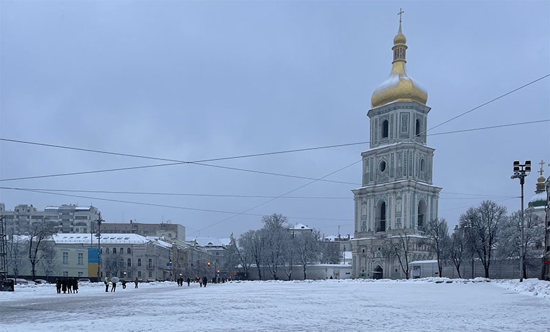 Hogares de Kiev recuperan electricidad y calefacción en medio de una helada y de ataques rusos