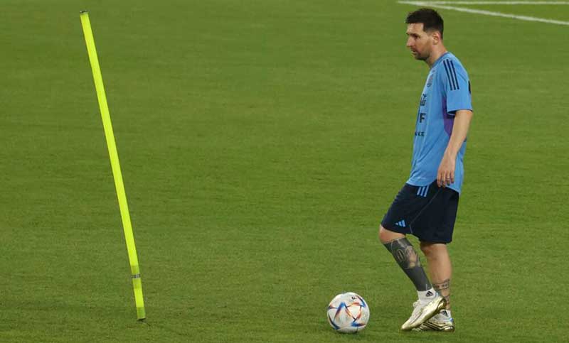Messi se entrenó diferenciado en la práctica de este sábado en Doha