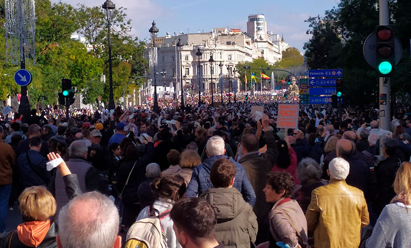 Masiva protesta en Madrid contra los recortes en salud por parte del Partido Popular