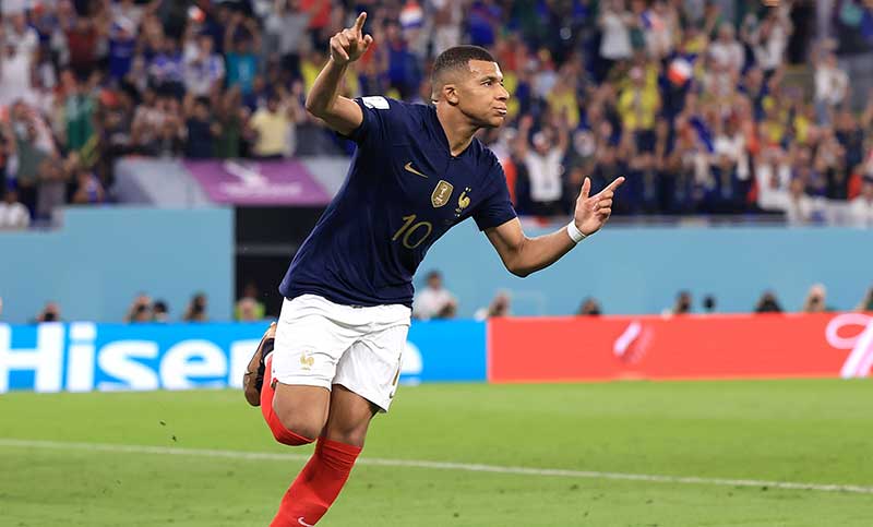 Con un Mbappé estelar, Francia venció 2 a 1 a Dinamarca y se instaló en octavos de final