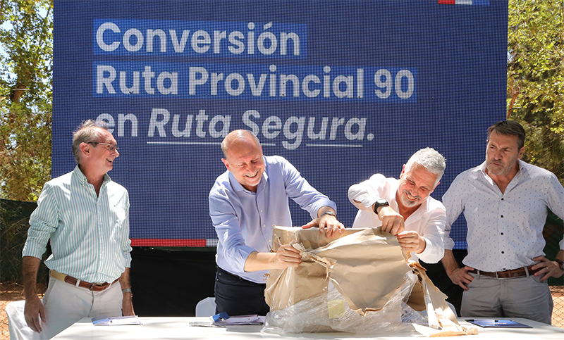 Perotti encabezó la apertura de ofertas en la licitación para transformar la Ruta Provincial Nº90