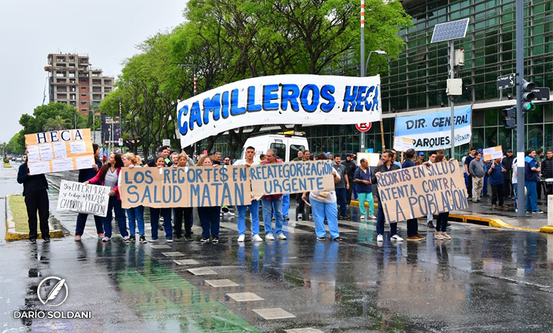 Trabajadores de la salud manifestaron frente al Heca para reclamar que se cubra la falta de personal