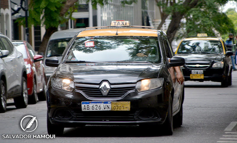 Rosario: peones de taxis reclamaron el bono de $24.000