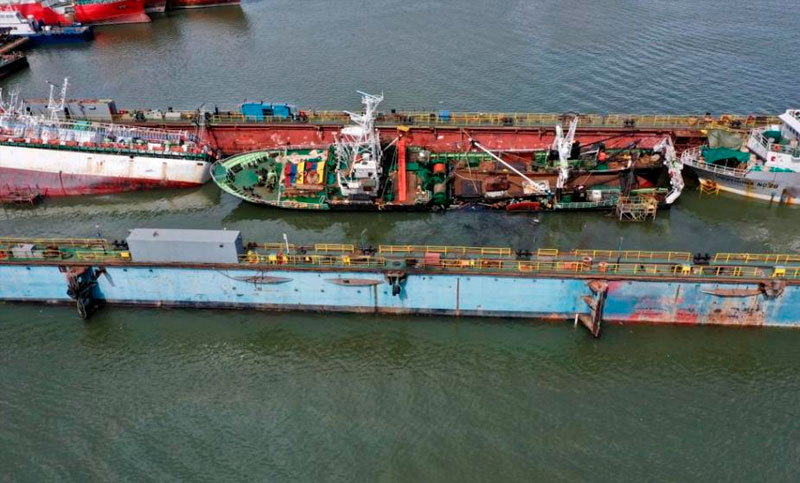 Puerto de Montevideo: tres barcos, un dique y una draga fueron afectados en un accidente