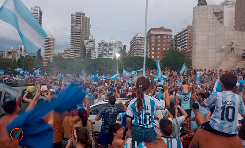 Fiesta total en el Monumento por la clasificación de Argentina