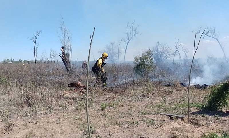 Demoraron a dos personas por un incendio en una isla frente a Rosario
