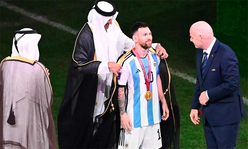 Abogado del Sultanato de Omán ofrece un millón de dólares por la túnica que recibió Messi