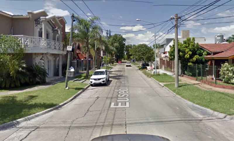 Detienen a dos policías acusados de robar parte de un botín sustraído de una casa en Castelar