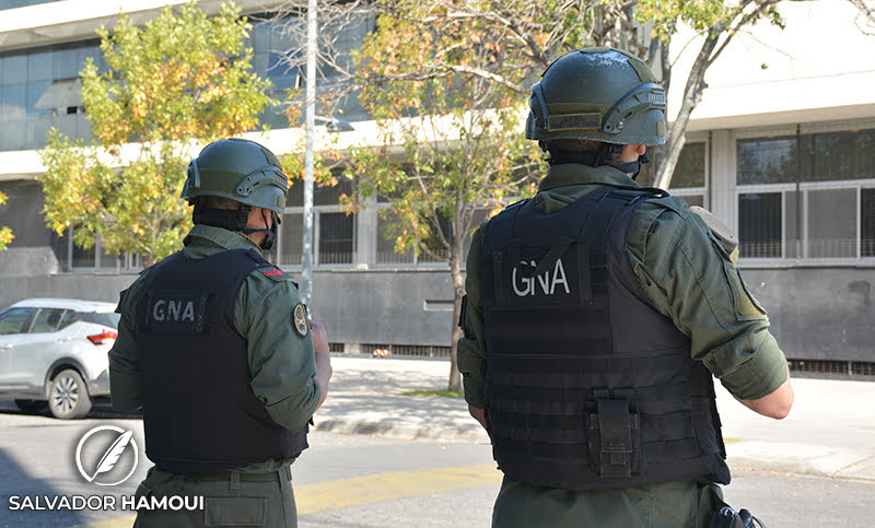 Dos hombres fueron detenidos con drogas y una pistola en Rosario