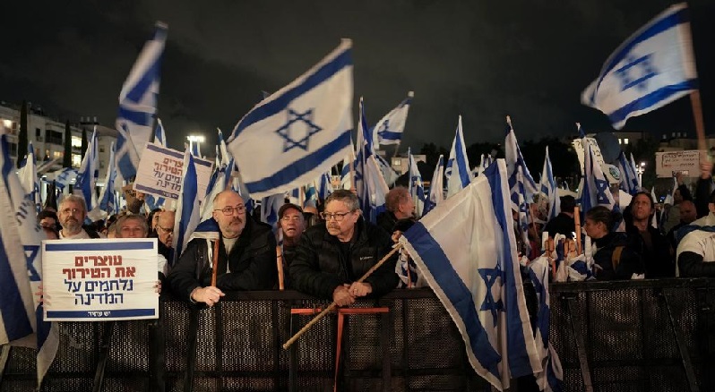 Miles de israelíes marcharon nuevamente contra el gobierno de Netanyahu